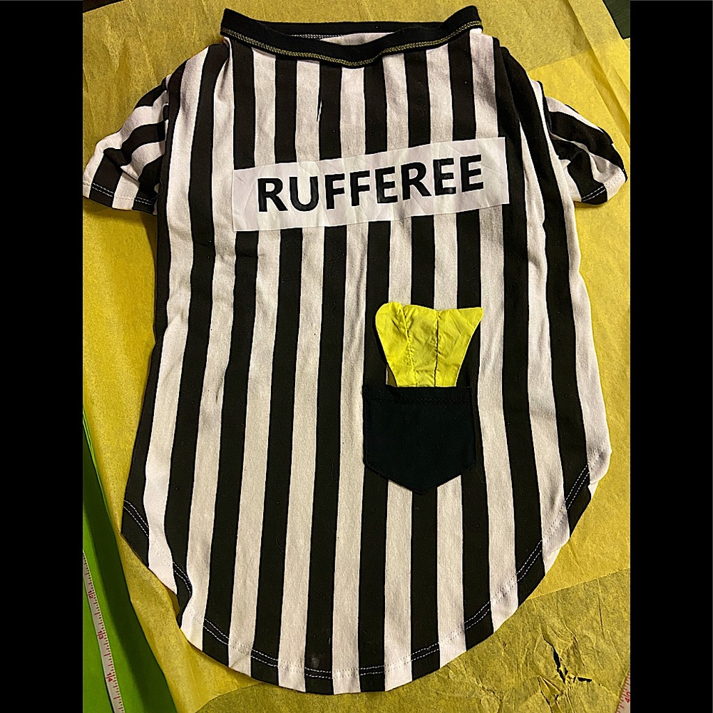 Adorable dog “RUFFeree” shirt size medium EUC!
